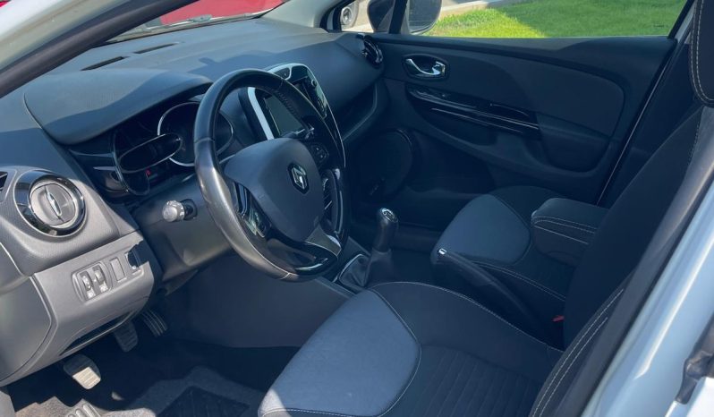 
								Renault Clio completo									
