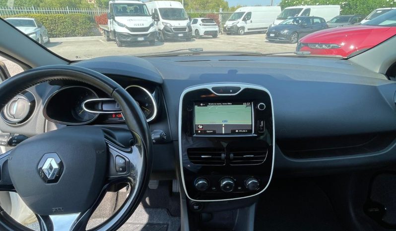 
								Renault Clio completo									