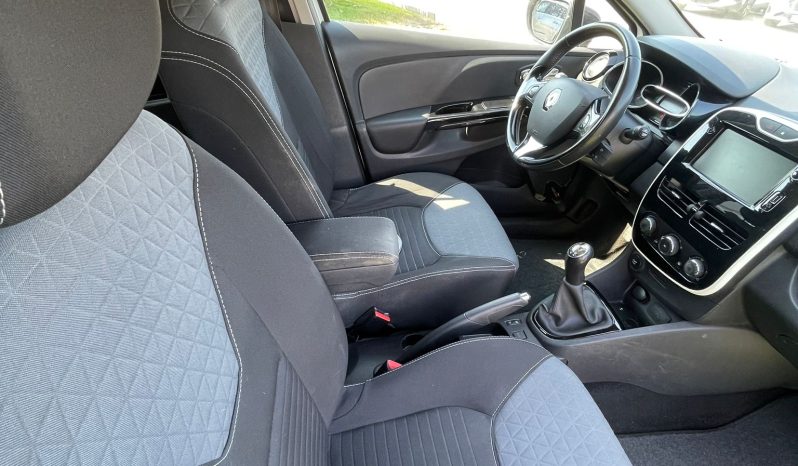 
								Renault Clio completo									