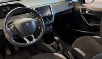 
									Peugeot 208 completo								