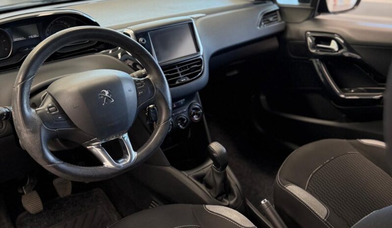 
								Peugeot 208 completo									