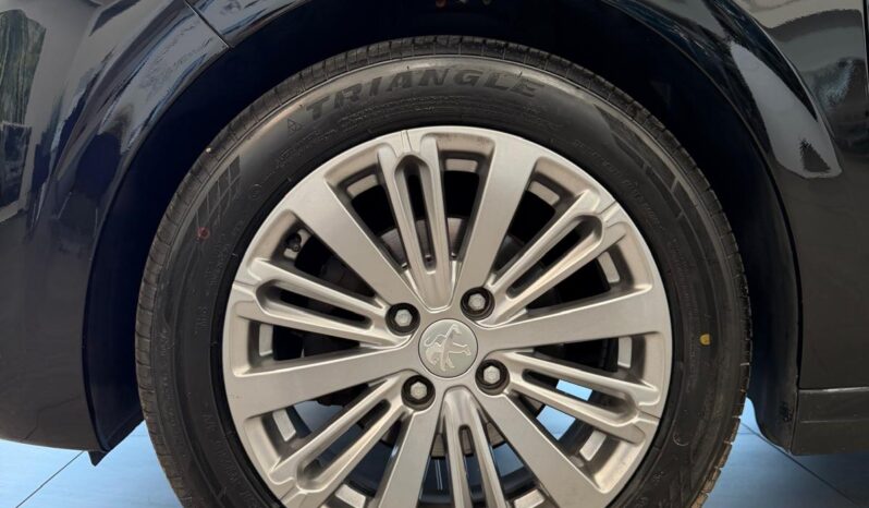 
								Peugeot 208 completo									