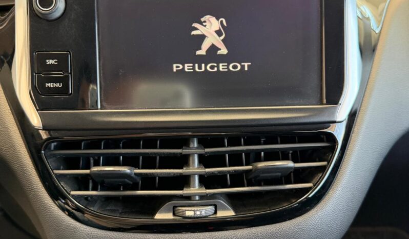 
								Peugeot 208 completo									