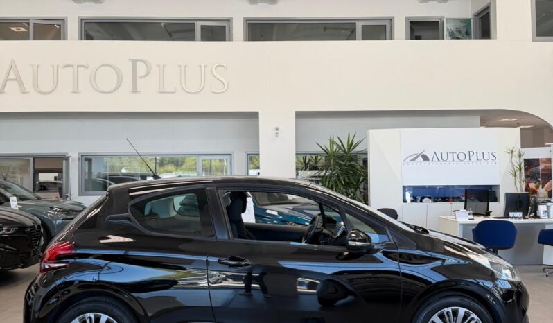 
								Peugeot 208 completo									