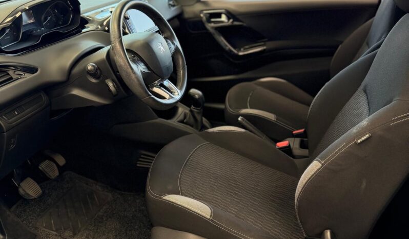 
								Peugeot 208 completo									