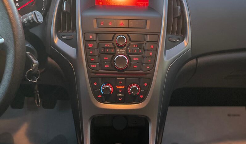 
								Opel Astra completo									