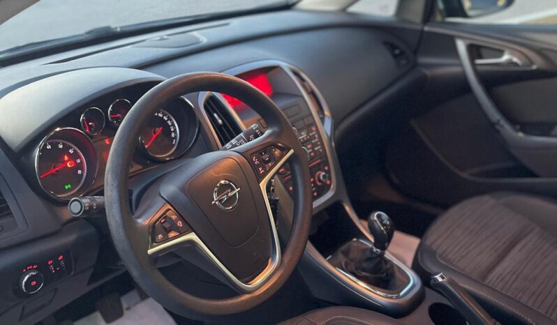 
								Opel Astra completo									