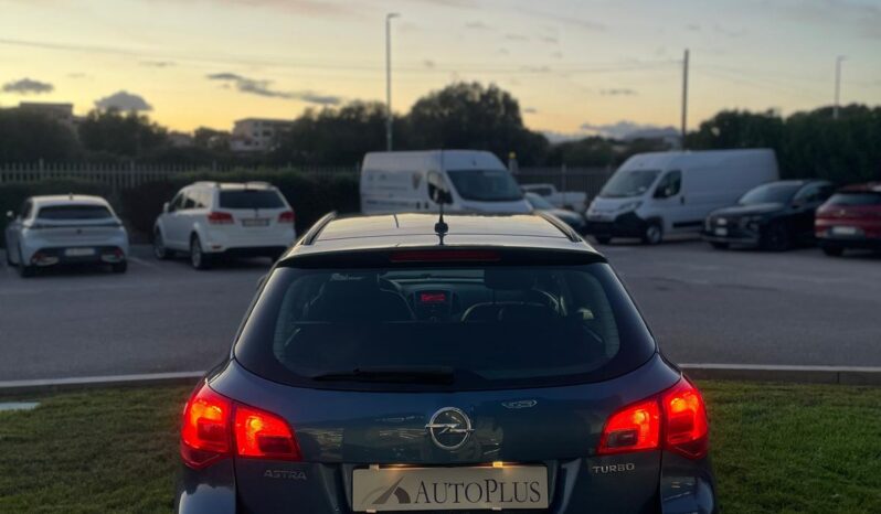 
								Opel Astra completo									