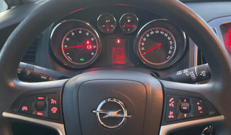 
								Opel Astra completo									
