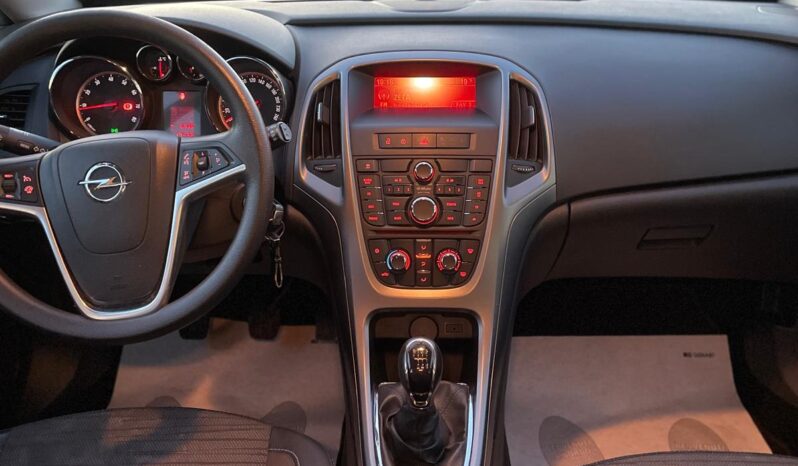 
								Opel Astra completo									